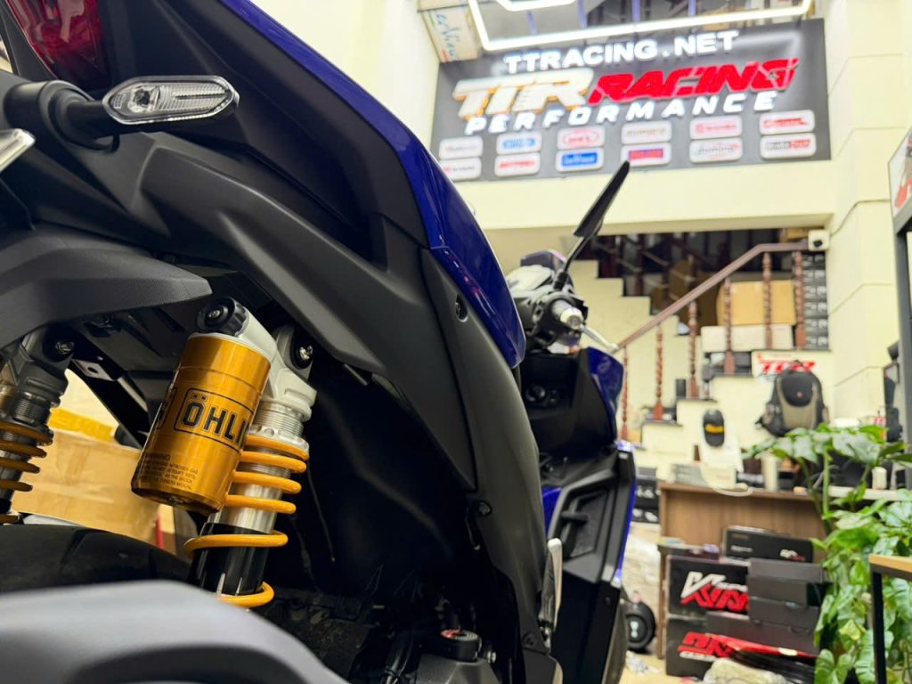 Lắp ráp hoàn thiện phuộc Ohlins tại Ohlins TTracing