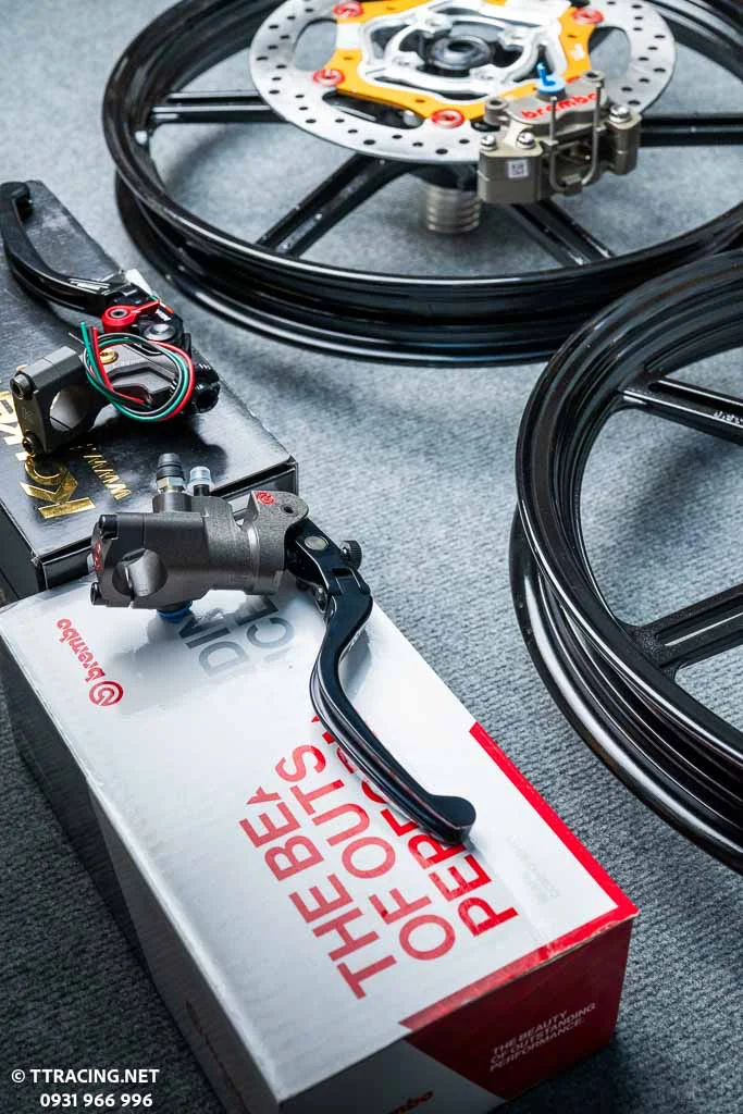 Tay thắng Brembo Billet