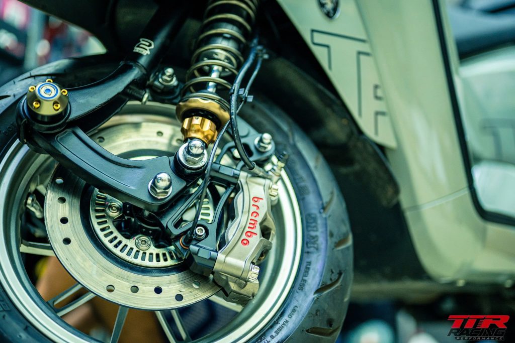 Lambretta X300 gắn heo dầu 4 pis Stylema Brembo