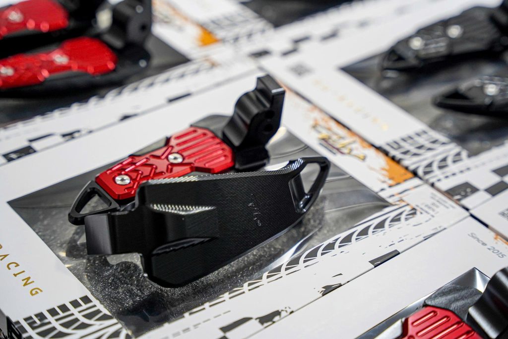 Gác chân sau CNC GHracing màu đỏ