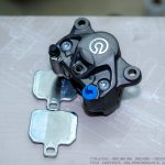 Brembo 2 pis đối xứng piston đặc PKL - logo xám