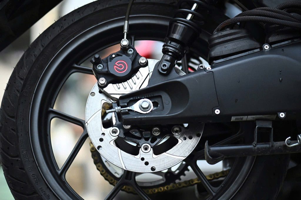 Heo sau Datbike và dây dầu Hel chính hãng