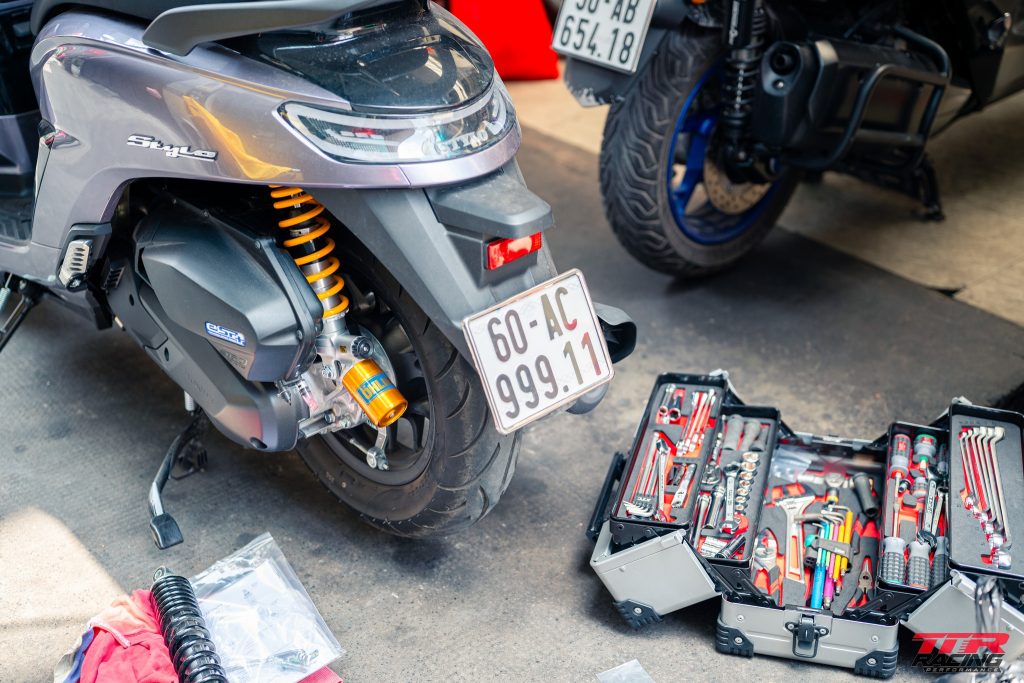Ohlins TTRacing cung cấp phuộc Ohlins chính hãng