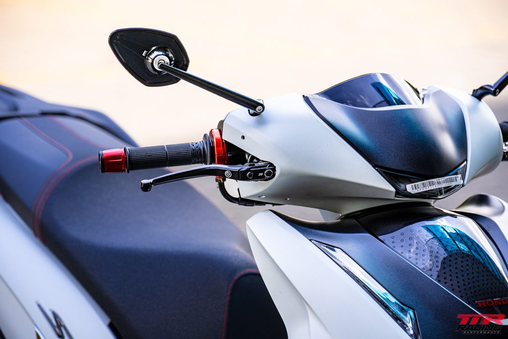 Kính Motogadget hoàn thiện lên xe