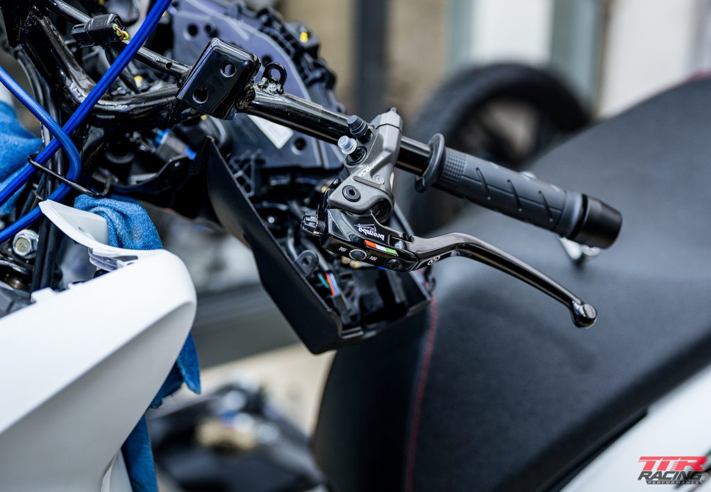Tay thắng Brembo Corsa Corta 16 thắng sau Honda SH