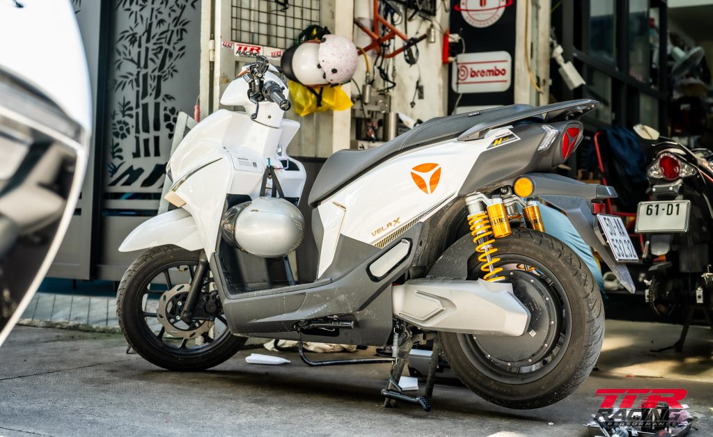 Xe điện Yadea Velax Hplus độ phuộc Ohlins Thuỵ Điển